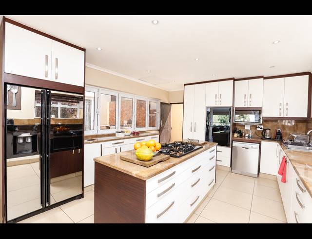 5 BEDROOM HOUSE FOR SALE IN GLENWOOD